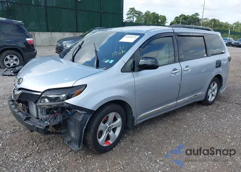 2011 Toyota Sienna Le V6 z USA, uszkodzony, nr VIN 5TDKK3DC1BS125663